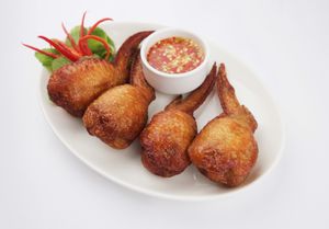 Boneless Stuffed Chicken Wings (4 pcs)